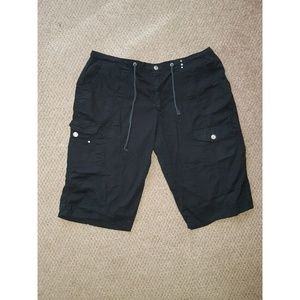 Black cargo capris